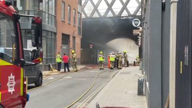 London Bridge Fire: Train Services Disrupted After Fire Breaks Out at Railway Arches in Southwark, 70 Firefighters Tackle Huge Blaze (Watch Videos)